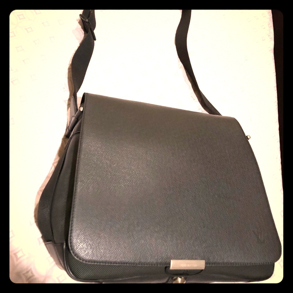 Louis Vuitton authentic message bag